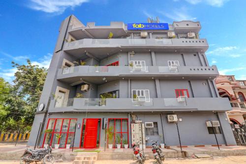 Kanpur Hotel | FabHotel Super 3 Premium II