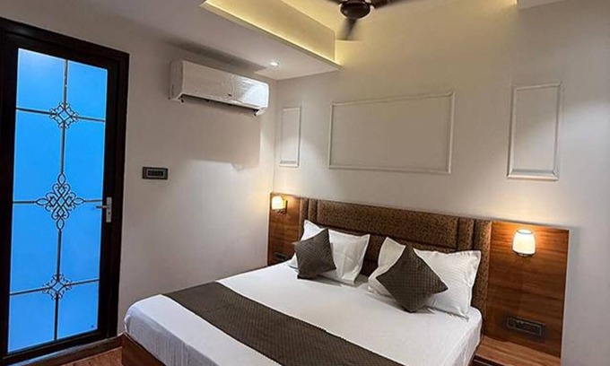 Delhi Hotel | Fabhotel The Aura
