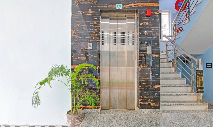 Kolkata Hotel | Fabhotel The Ax Inn