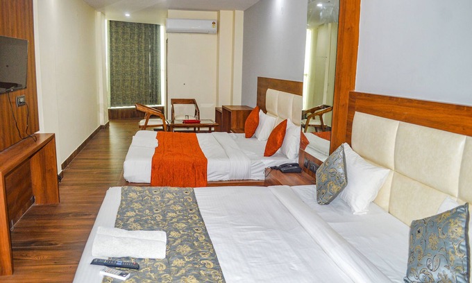 Noida Hotel | Fabhotel The Golf Inn