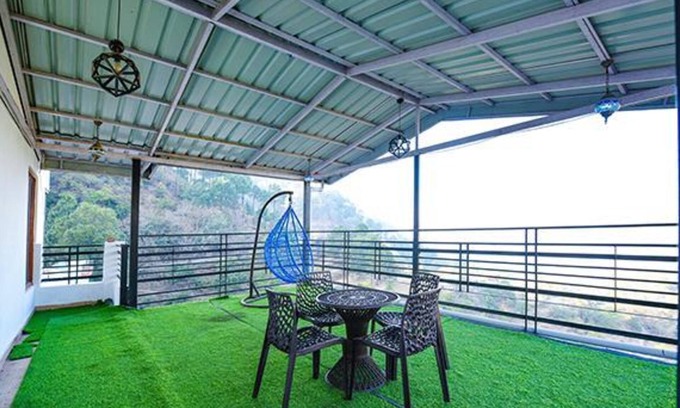 Dharampur Hotel | Fabhotel The Kasauli Heavens