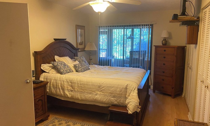 South Bradenton Condominio | Fabulous 2-bed 2-bath main floor condo in Wildwood Springs