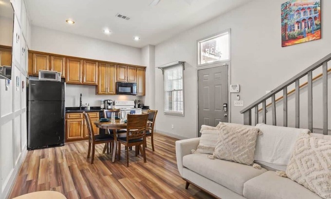 Saint Thomas Development Apartamento | Fabulous 2 Bed a block off of Magazine Street!
