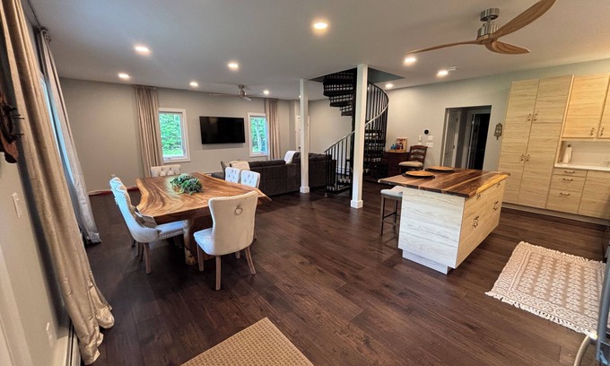 Andover Casa | Fabulous 2-bedroom house with WiFi in charming Andover