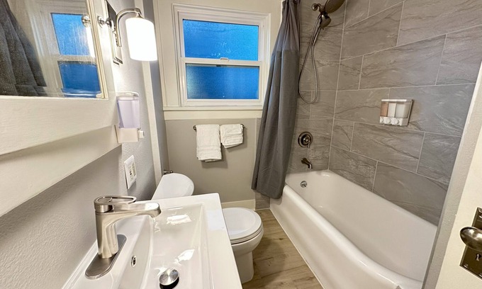 Mann Casa | Fabulous 2-bedroom house minutes to Downtown Seattle