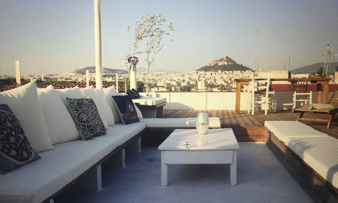 Thissio Casa | Fabulosa casa de 3 plantas con impresionantes vistas a la Acrópolis en el corazón de Atenas