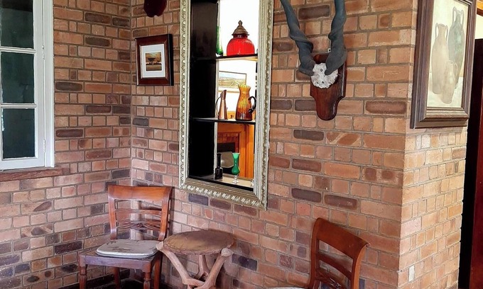 Hekpoort Otro | Fabulous 4-bedroom farmhouse in Hekpoort with stunning views