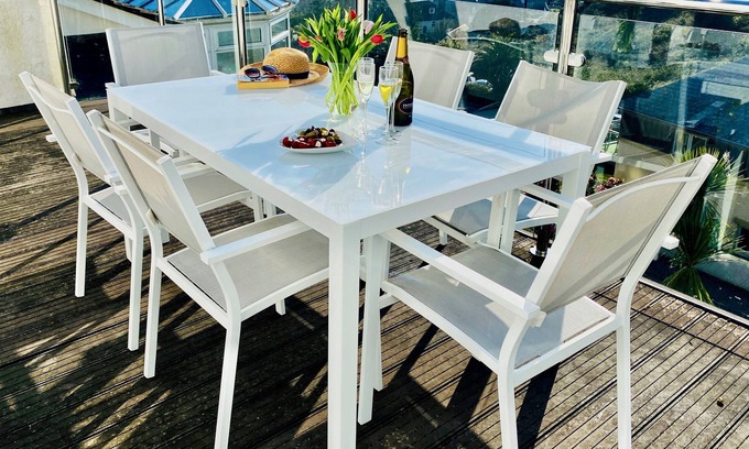 Downderry Casa | Fabulous 4 bedroom holiday home with sea views, only a short walk from the beach