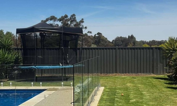 Bundalong Casa | Fabulous 5-bedroom house with Pool in Bundalong
