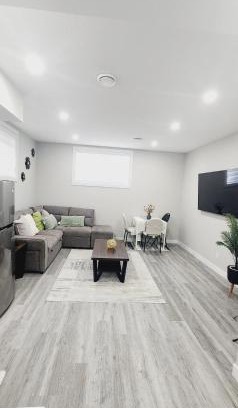 Northwest Calgary Apartamento | fabulous and cozy guest suite