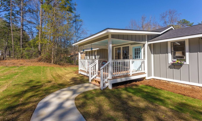 Fortson Casa | Fabulous and Fully Renovated - Where Style Meets Southern Charm
