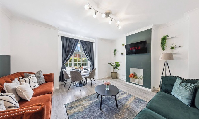 West Putney Casa | Fabulous and spacious 3-bedroom house with cozy garden