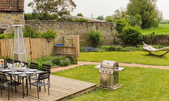 Muchelney Casa | Fabulous Barn with Private Hot Tub, Pool