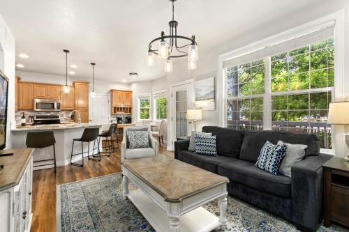 Windsor Casa | Fabulous Family-Friendly Retreat by Windsor Lake!