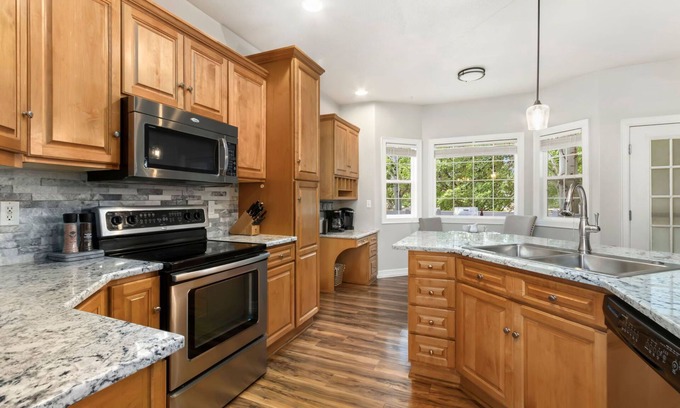 Windsor Casa | Fabulous Family-friendly Retreat by Windsor Lake!