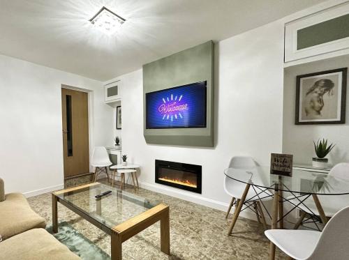 Rhondda Cynon Taff Apartamento | Fabulous Fiery Flat W Body Shower - Tylorstown