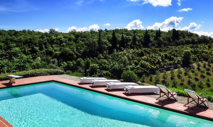 Castellina in Chianti Villa | FABULOSO 6BD - 6BA VILLA CON IMPRESIONANTE PISCINA Y VISTAS EN LA MEJOR UBICACIÓN DE CHIANTI!