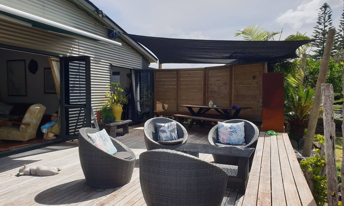 Whangapoua Casa | Fabulous kiwi bach 2min walk from beach