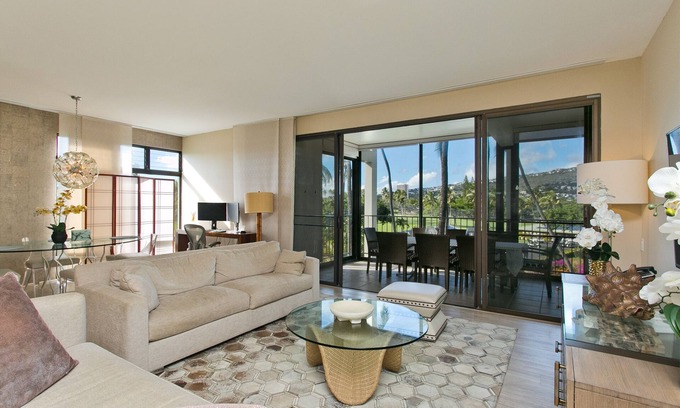 Waialae Iki Condominio | Fabulous, Renovated Large 3BR Condo on Kahala Beach