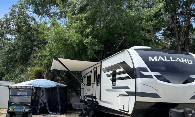 Homosassa Alquiler De RV | Fabulous RV waiting for you to come and relax on the Beautiful Homosassa River