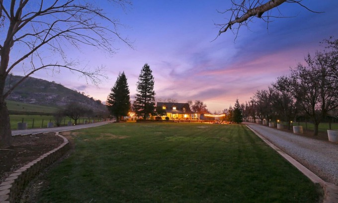 Exeter Casa | Fabulous RV with full amenities in Exeter!