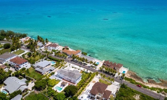 Nassau Casa | Fabulous Seaside Retreat, Sleeps 21, Walk to the Beach! 10% Weekly Discount!