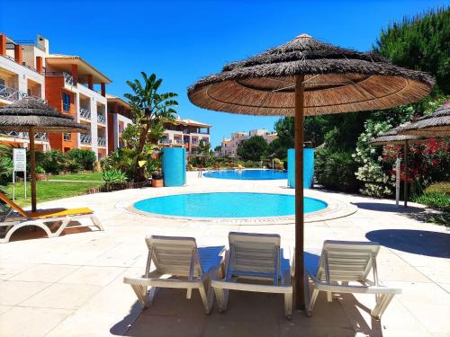 Montechoro Apartamento | Fabulous Sunny Pool&Garden Condo by BeCherish