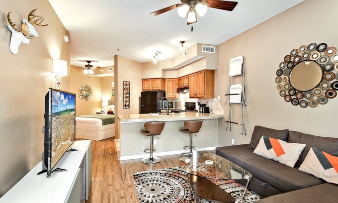 Lago Vista Condominio | Fabuloso, sabroso y totalmente amueblado condominio en Lake Travis Island Villa !!!