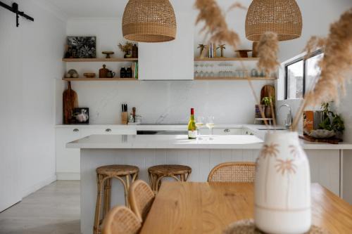 Rye Casa | Facing the Sun 5 min walk to beach & sleeps 8