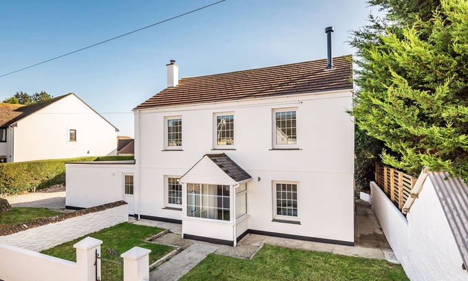 St. Just in Roseland Casa | FAIR VIEW, pet friendly, character holiday cottage in St Mawes