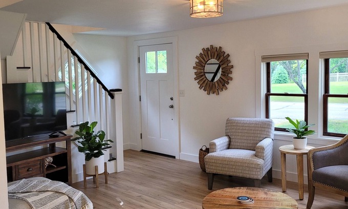 Kennebunk Cabaña | Fair Winds Cottage ~ 1 mile to Kennebunk beaches