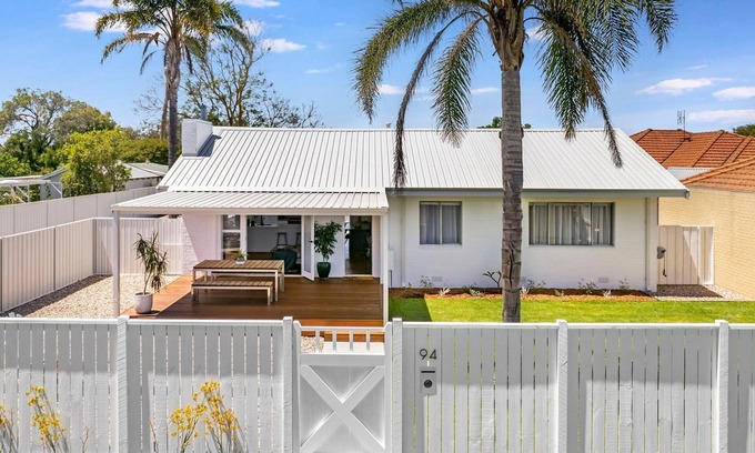 Busselton Casa | Fairbairn Family Beach Bungalow