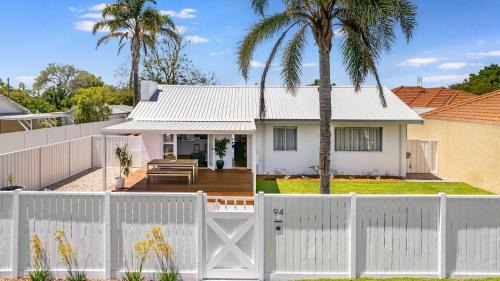 Busselton Casa | Fairbairn Family Beach Bungalow