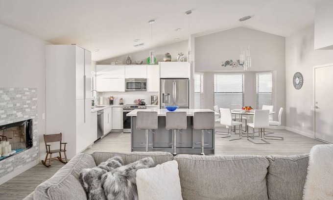 Alta Mesa Community Association Casa | Fairbrook: Chic Design, Saltwater Pool w/ Hot Tub