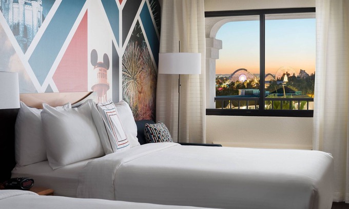 Anaheim Resort Hotel | Fairfield by Marriott Anaheim Resort