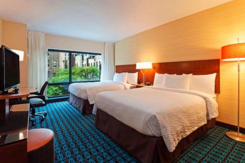 Downtown Chicago Hotel | Fairfield Inn and Suites Chicago Downtown-River North