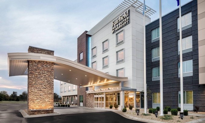 Russell Hotel | Fairfield Inn & Suites Kenosha Pleasant Prairie