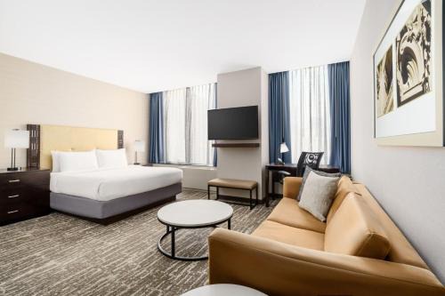 Chelsea Hotel | Fairfield Inn & Suites by Marriott New York Midtown Manhattan/Penn Station