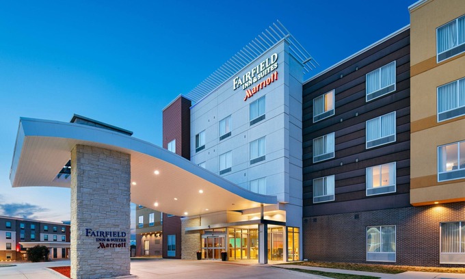 Highlands Hotel | Fairfield Inn & Suites Lincoln Airport