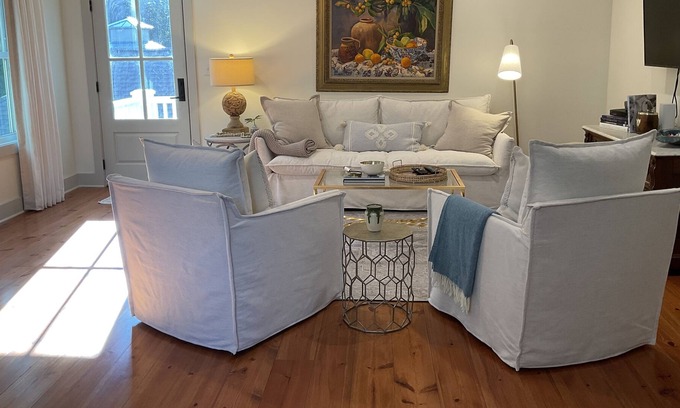 Montrose Apartamento | Fairhope’s finest! New carriage house, 3 minute walk to bay!
