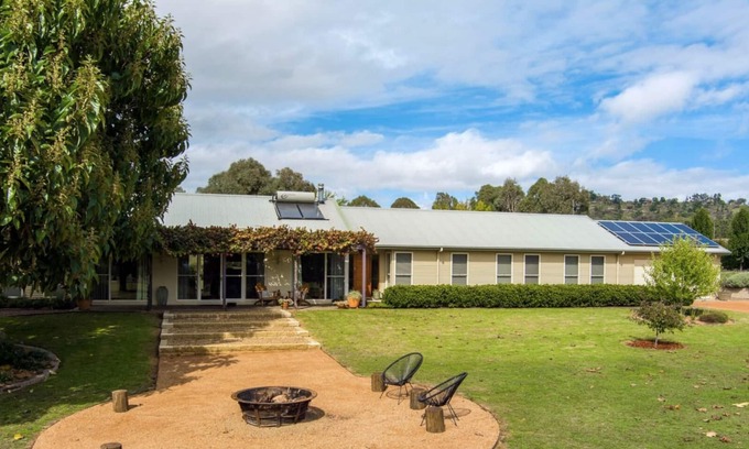 St Fillans Casa | Fairleys Mudgee - Minutes to Wineries & Great for Families