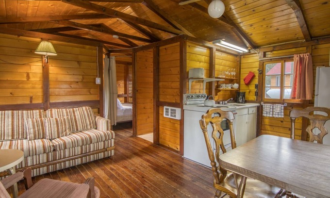 East Kootenay Hotel | Fairmont Creek Property Rentals Timbers Resort
