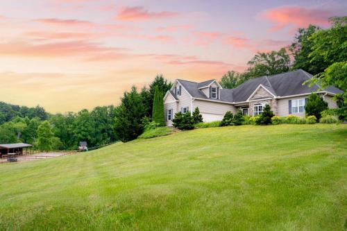 Fairview Casa | Fairview Vista by AvantStay 10 Mins to Asheville