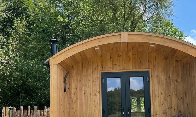Cullompton Casa | Fairwater Lodges - Shepherd Hut Holiday, dog friendly with hot tub