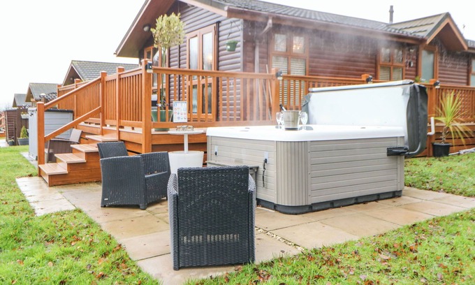 Swarland Cabaña | FAIRWAY VIEW LODGE, pet friendly, character holiday cottage in Felton