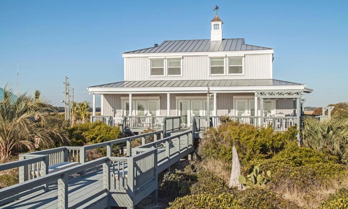 Caswell Beach Casa | Fairwinds by Oak Island Accommodations