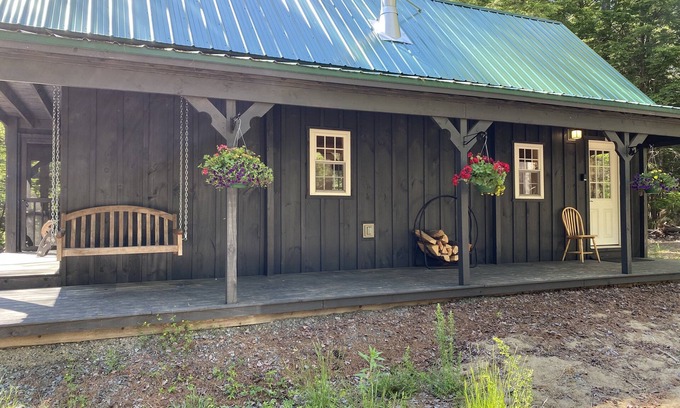 Town of Hope Cabina | Fairy Hollow Adirondack Cabin