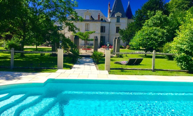 Brain-sur-Allonnes Casa | Fairy tail castle with heated outdoor pool