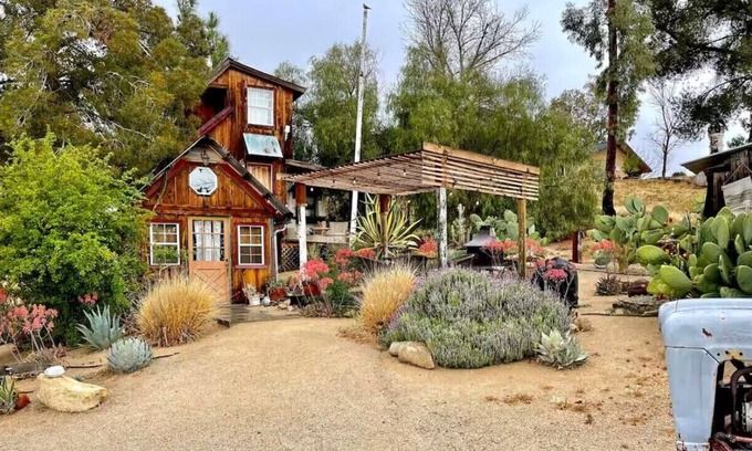 Paso Robles Cabina | Fairy Tale Cottage- Tiny House- Paso Robles