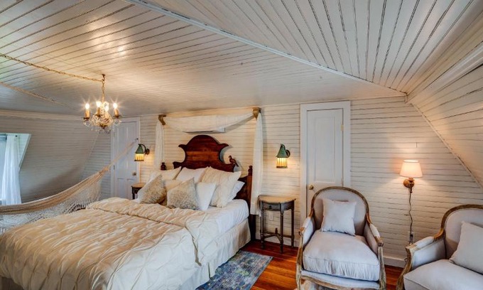 Belmont Casa | Fairytale Loft Suite 1 bed, 1 bath Luxury Apartment in Downtown Belmont